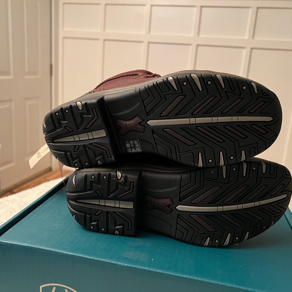 NWT- Ariat Terrain Waterproof Boots - Size: 7.5 - Picture 6 of 7